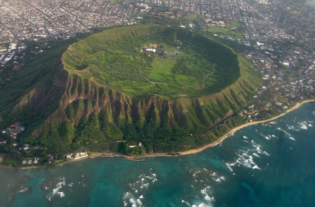 Shaxi Diamond Head Hiking and Waikiki Tour | Kahuku, Oahu