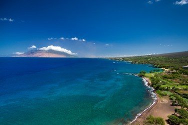 Black Sand Beach and south Maui coastline, Hawaii, USA