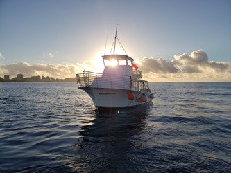 Waikiki Coast Cruise – BYOB f-1