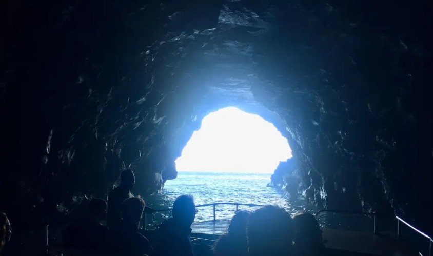 Na Pali Coast Tour on the amazing Na Pali Kai III f-10