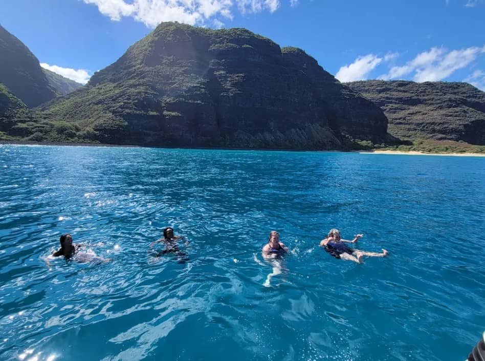 Na Pali Coast – Group Tour – on the Amelia K from Port Allen f-5