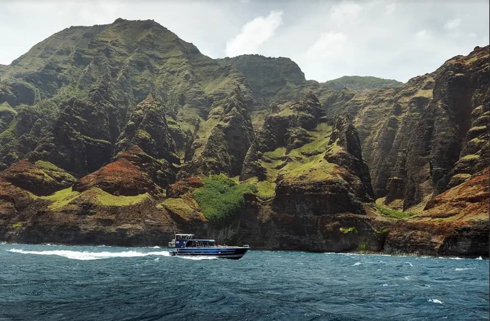 Na Pali Coast – Group Tourv – on the Amelia K from Port Allen f-9