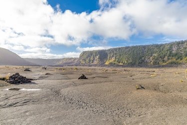 Hiking Hawaii Volcanoes National Park f-3