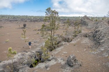 Hiking Hawaii Volcanoes National Park f-5