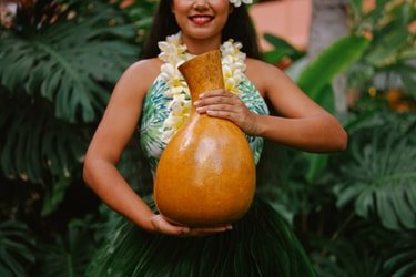 New Years Eve Luau – Standard Dinner Show f-1