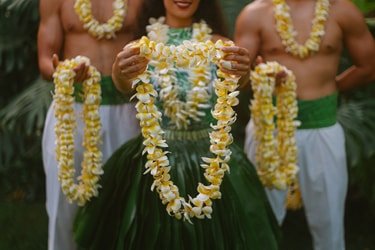 New Years Eve Luau – Standard Dinner Show f-2