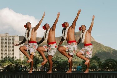 New Years Eve Luau – Standard Dinner Show f-6
