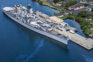 Battleship Missouri & Helicopter Tour f-1