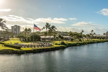 Outer Island - Pearl Harbor Fly-Drive With Helicopter Package f-2