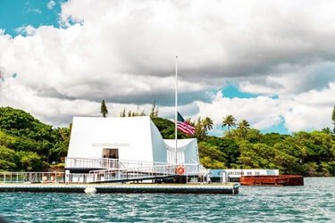 Outer Island - Pearl Harbor Fly-Drive With Helicopter Package f-7