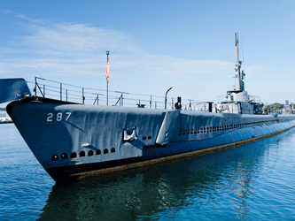 PRIVATE Pearl Harbor Arizona Memorial, Missouri Battleship & City Tour f-4