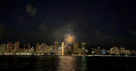 Private Fireworks & City Lights Cruise Keanuenue f-3